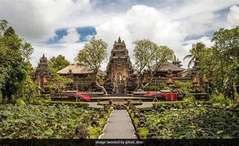 german woman naked in bali|Tourist arrested over nude Bali temple act: ‘Sad to see this。